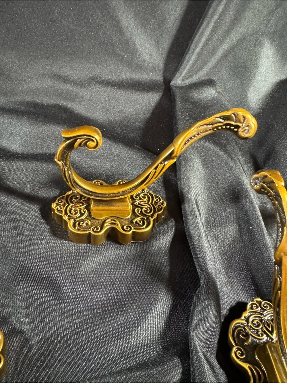 4pcs Vintage Brass Coat Hooks...
